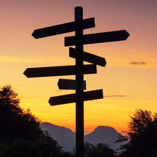 6 signposts indicating leadership choices